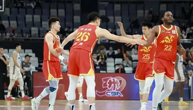 胜负悬念！东亚顶尖球队上演激烈对决的简单介绍